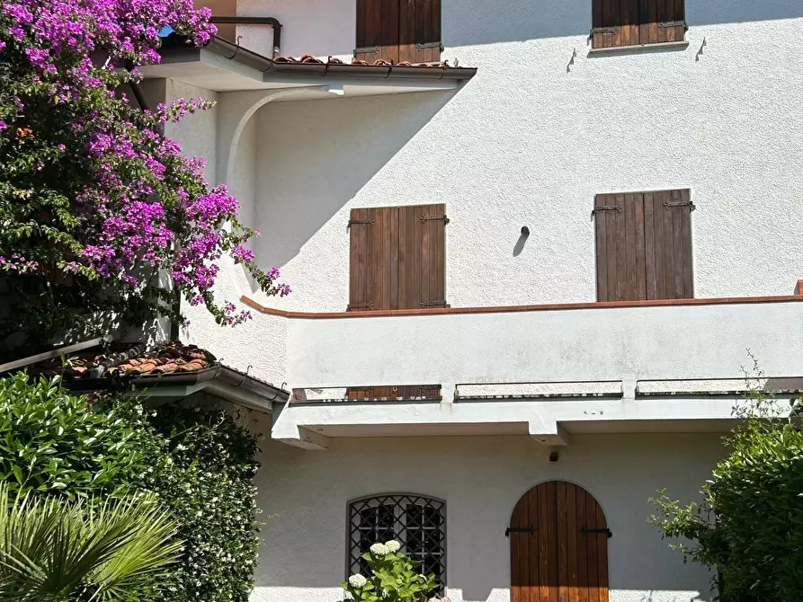 Immagine 3 di Casa trifamiliare in vendita  a Montignoso