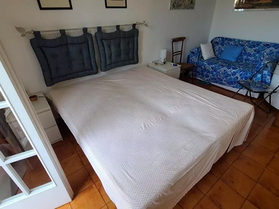 Immagine 17 di Casa trifamiliare in vendita  a Montignoso