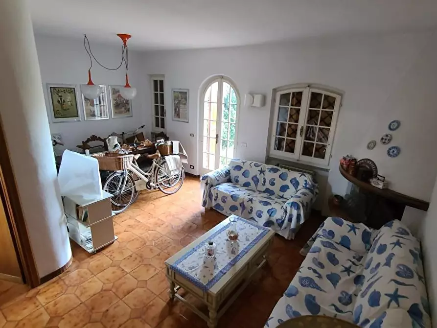 Immagine 14 di Casa trifamiliare in vendita  a Montignoso