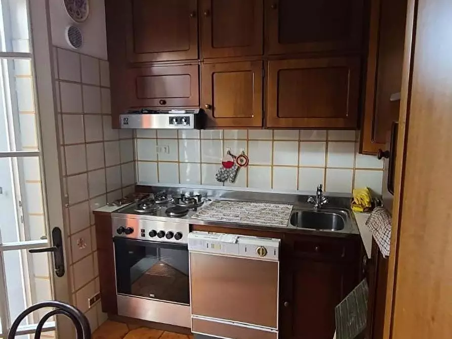 Immagine 11 di Casa trifamiliare in vendita  a Montignoso