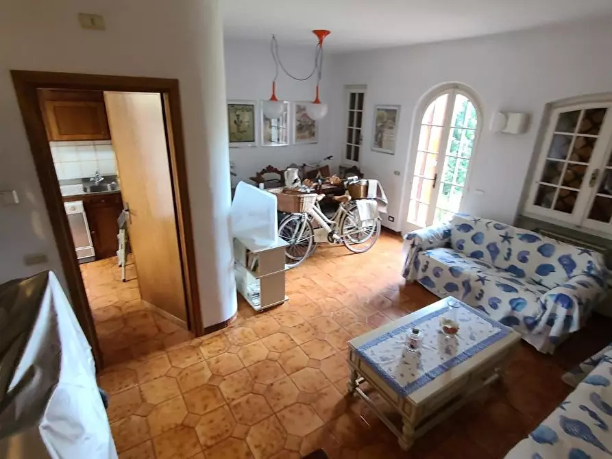 Immagine 15 di Casa trifamiliare in vendita  a Montignoso