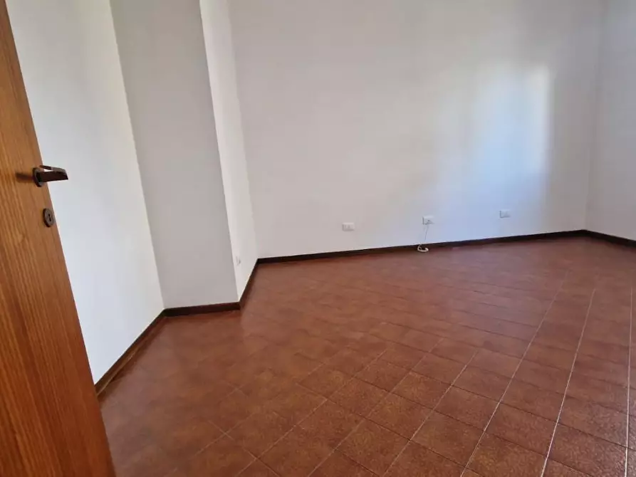 Immagine 11 di Appartamento in vendita  a Carrara