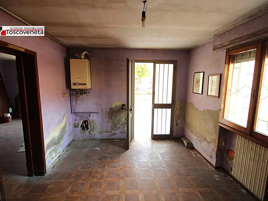 Immagine 4 di Magazzino in vendita  a Lucca