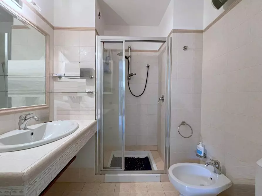 Immagine 14 di Appartamento in vendita  a Camaiore