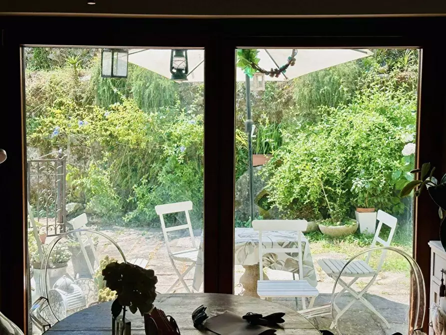 Immagine 12 di Porzione di casa in vendita  a Ameglia