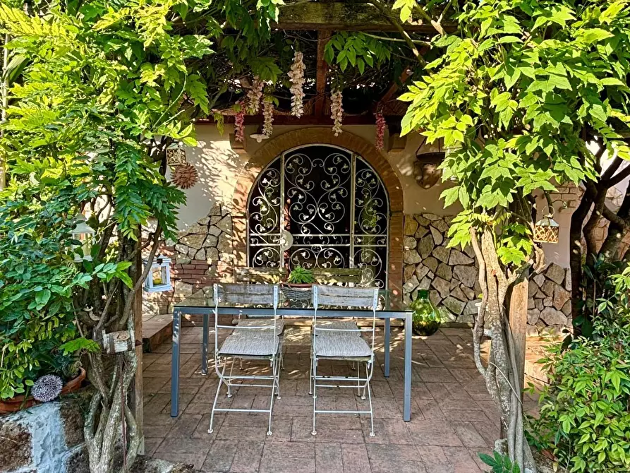 Immagine 7 di Villa in vendita  a Capannoli