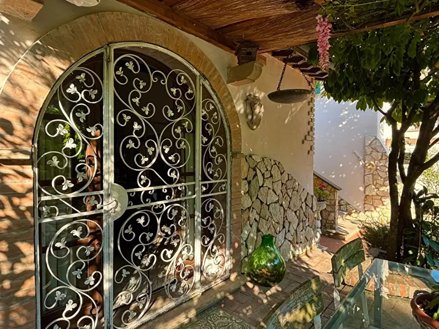 Immagine 9 di Villa in vendita  a Capannoli