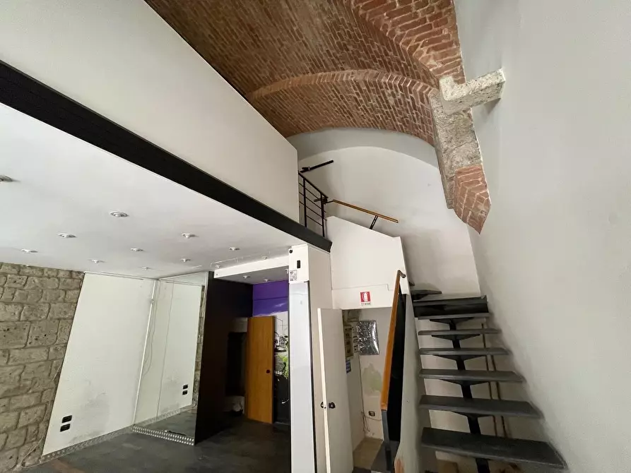 Immagine 6 di Negozio in affitto  a Siena
