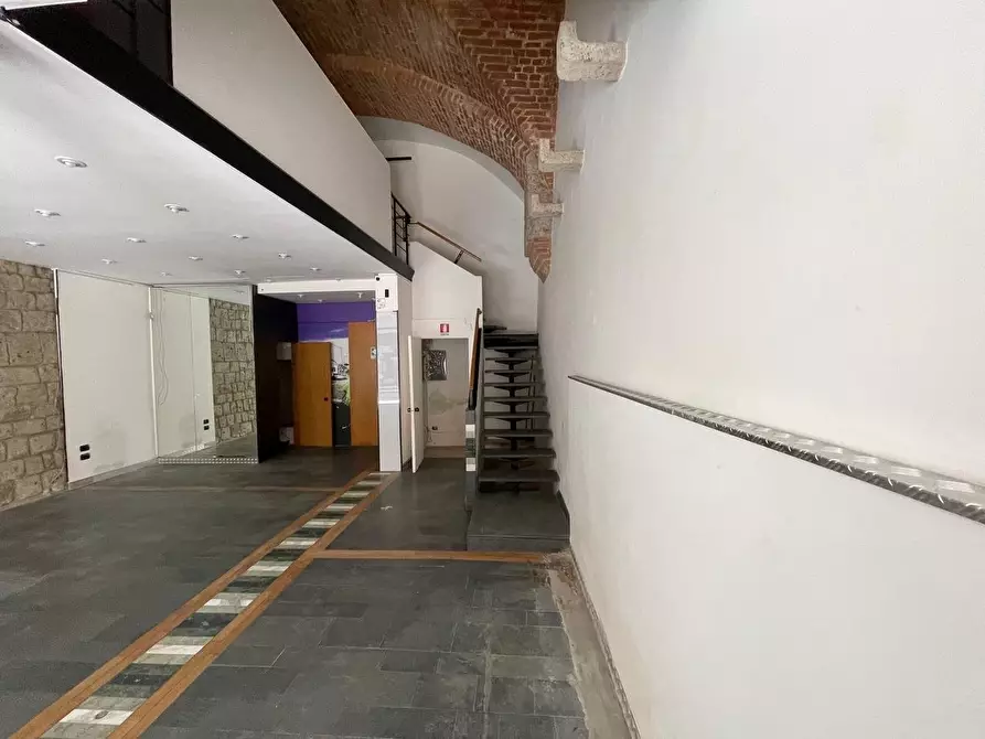 Immagine 2 di Negozio in affitto  a Siena