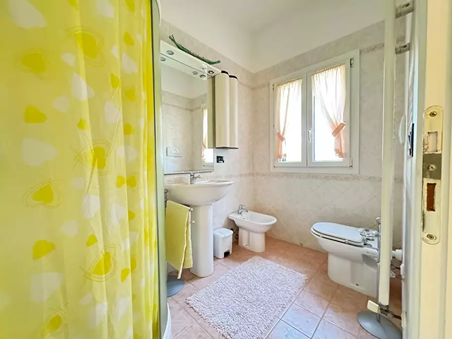 Immagine 20 di Villa in vendita  a Massa