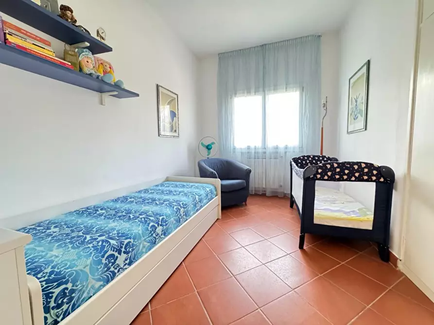 Immagine 12 di Villa in vendita  a Massa