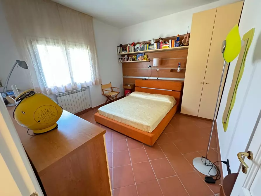 Immagine 13 di Villa in vendita  a Massa