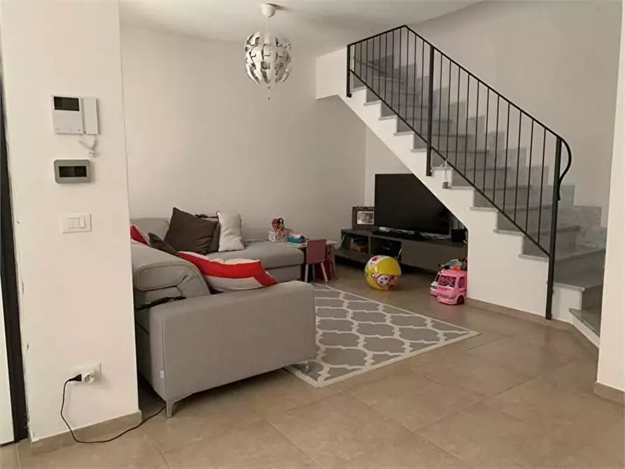 Immagine 2 di Villetta a schiera in vendita  a Carrara