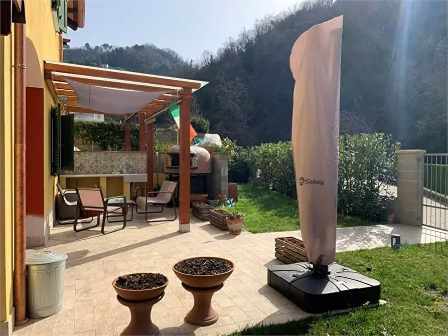 Immagine 9 di Villetta a schiera in vendita  a Carrara