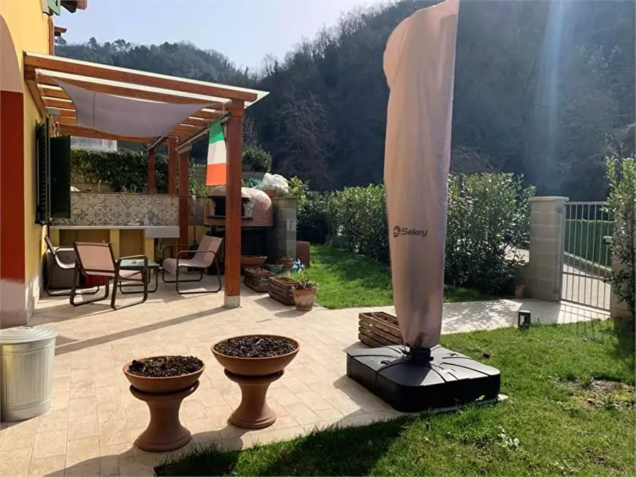 Immagine 8 di Villetta a schiera in vendita  a Carrara