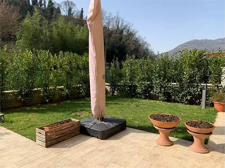 Immagine 10 di Villetta a schiera in vendita  a Carrara