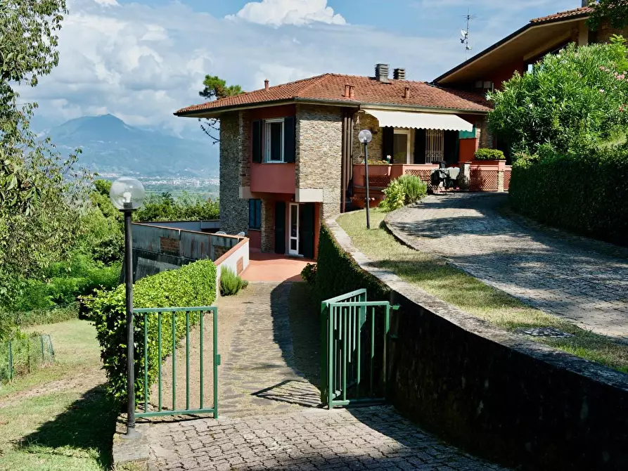 casa indipendente in vendita ad Ameglia in zona Bocca di Magra