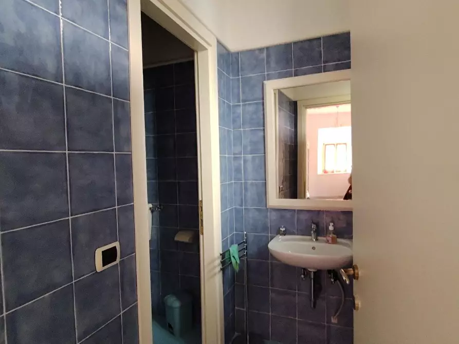 Immagine 10 di Locale commerciale in affitto  a Carrara