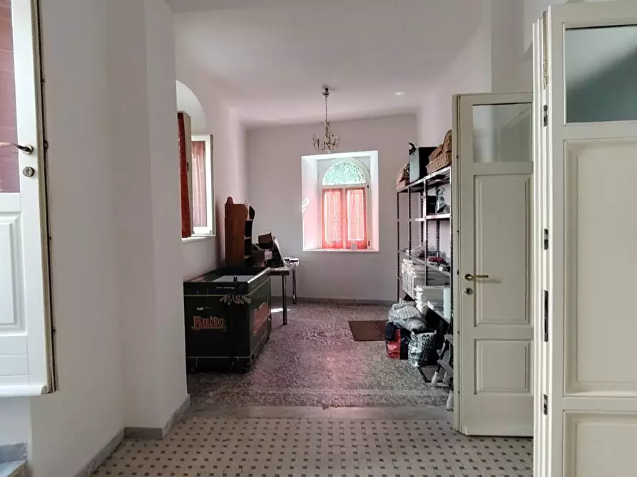 Immagine 8 di Locale commerciale in affitto  a Carrara