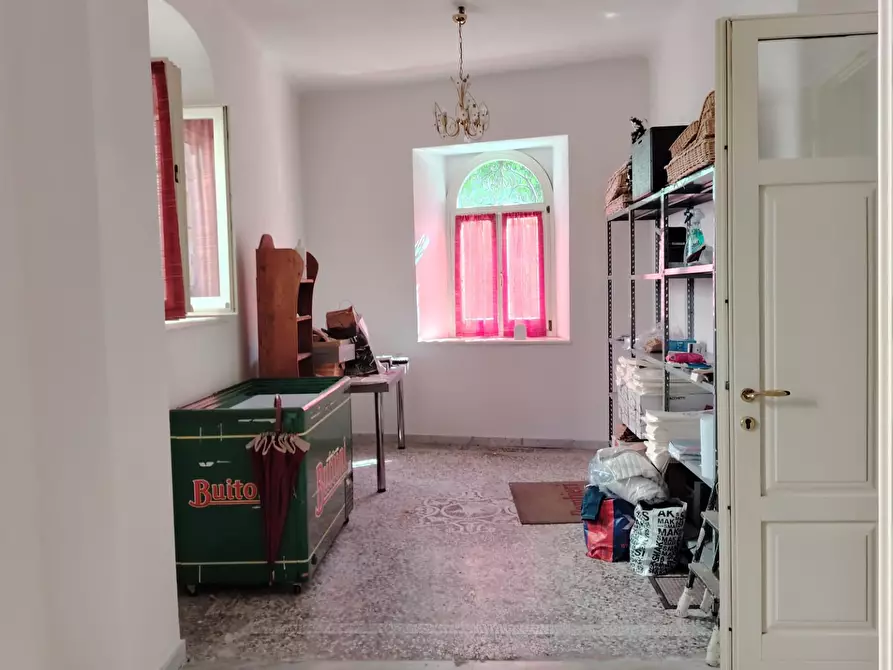 Immagine 7 di Locale commerciale in affitto  a Carrara