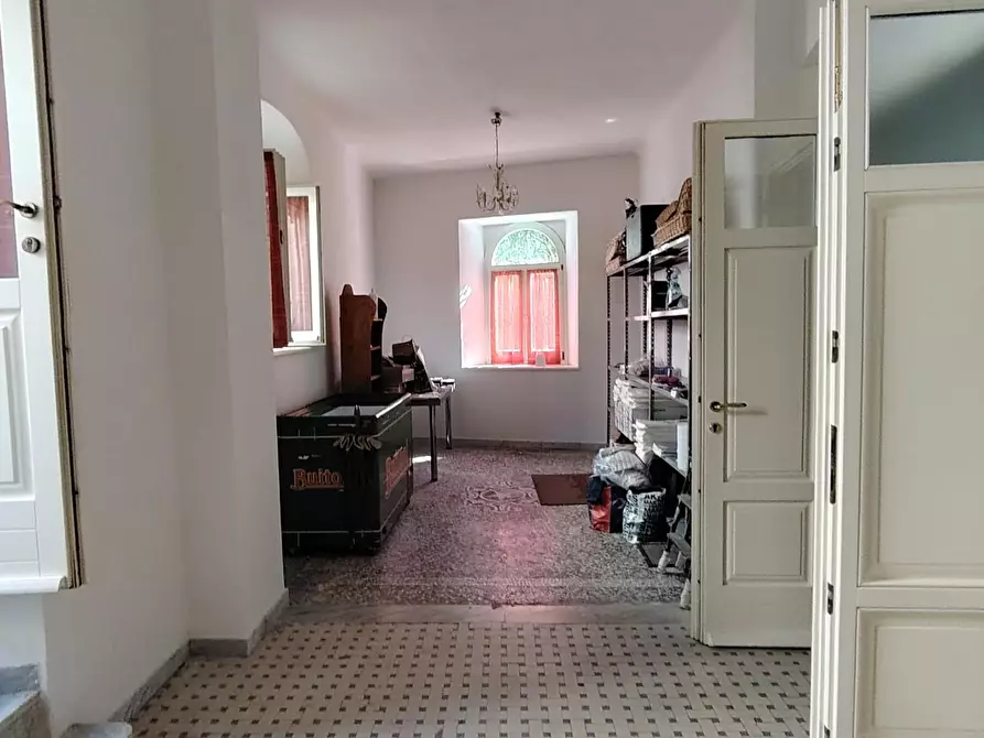 Immagine 9 di Locale commerciale in affitto  a Carrara