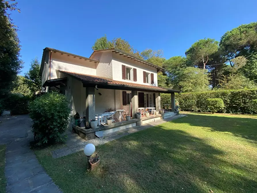Immagine 23 di Villa in vendita  a Massa