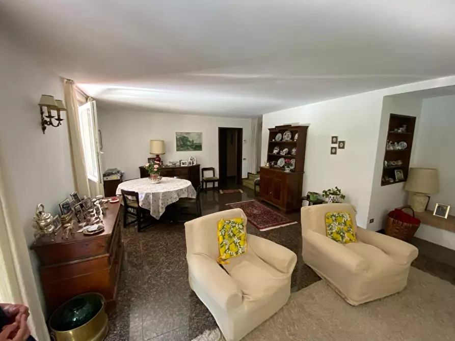 Immagine 18 di Villa in vendita  a Massa