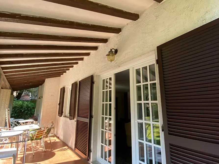 Immagine 3 di Villa in vendita  a Massa