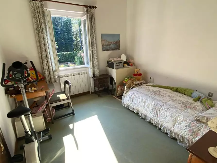 Immagine 13 di Villa in vendita  a Massa