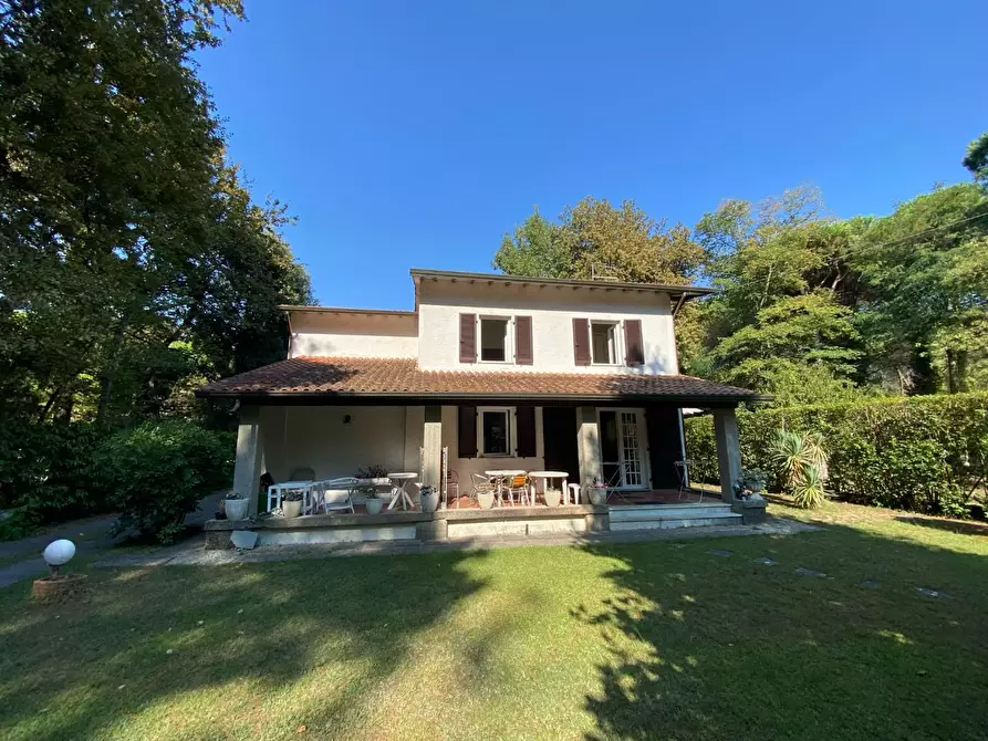 Immagine 1 di Villa in vendita  a Massa