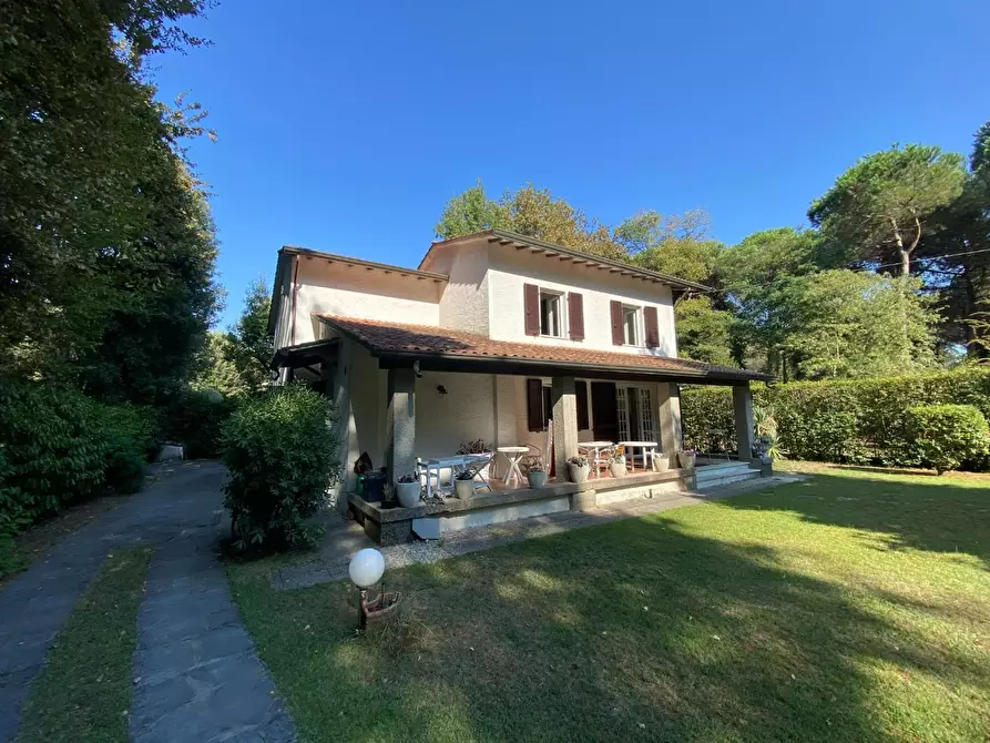 Immagine 22 di Villa in vendita  a Massa
