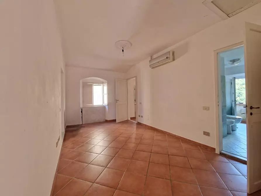 Immagine 3 di Appartamento in vendita  a Carrara