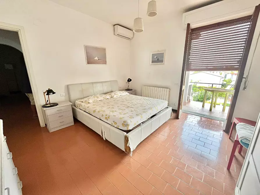 Immagine 9 di Appartamento in vendita  a Montignoso