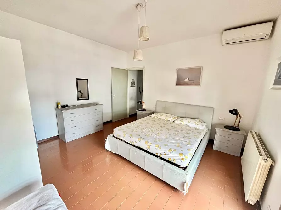 Immagine 8 di Appartamento in vendita  a Montignoso