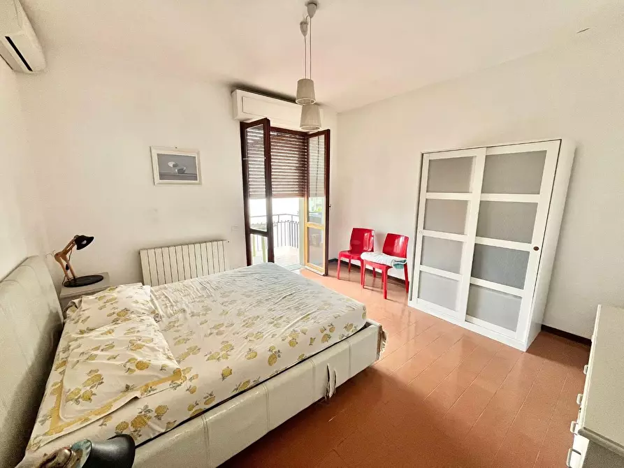 Immagine 10 di Appartamento in vendita  a Montignoso