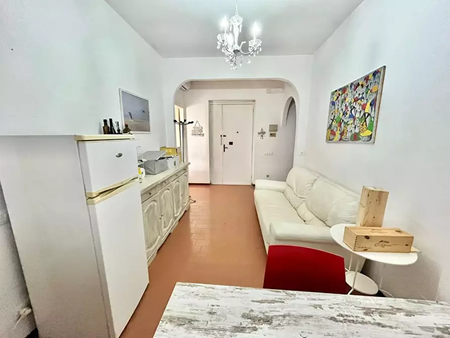 Immagine 3 di Appartamento in vendita  a Montignoso