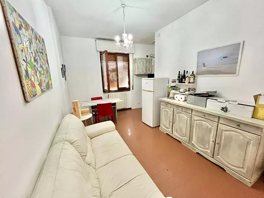 Immagine 2 di Appartamento in vendita  a Montignoso