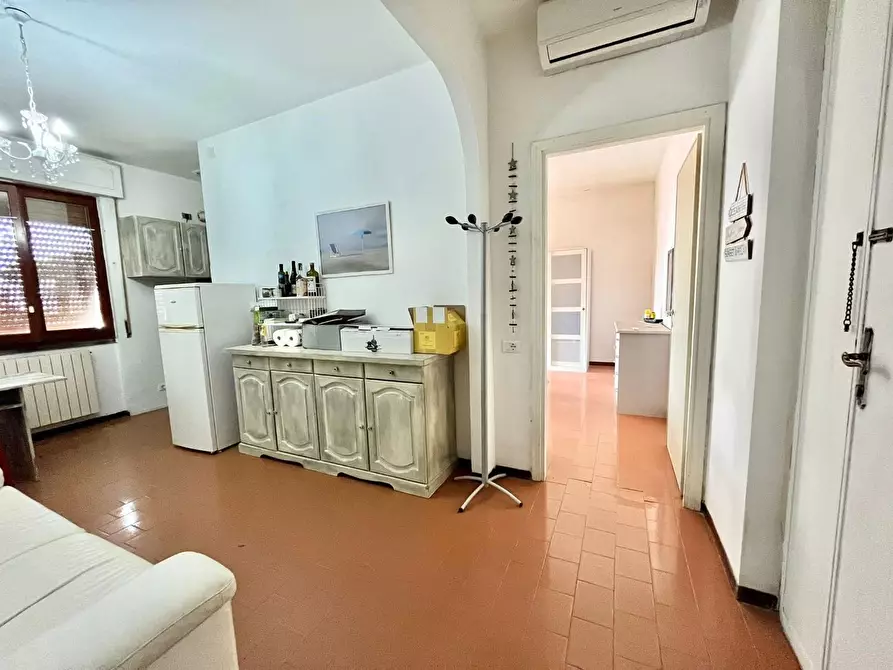 Immagine 6 di Appartamento in vendita  a Montignoso