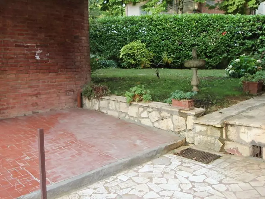 Immagine 10 di Appartamento in vendita  a Siena