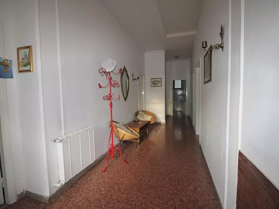 Immagine 11 di Appartamento in vendita  a Siena