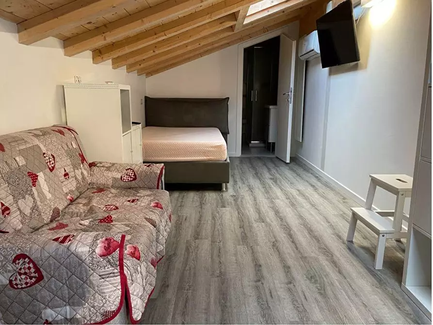 Immagine 2 di Appartamento in vendita  a Cecina