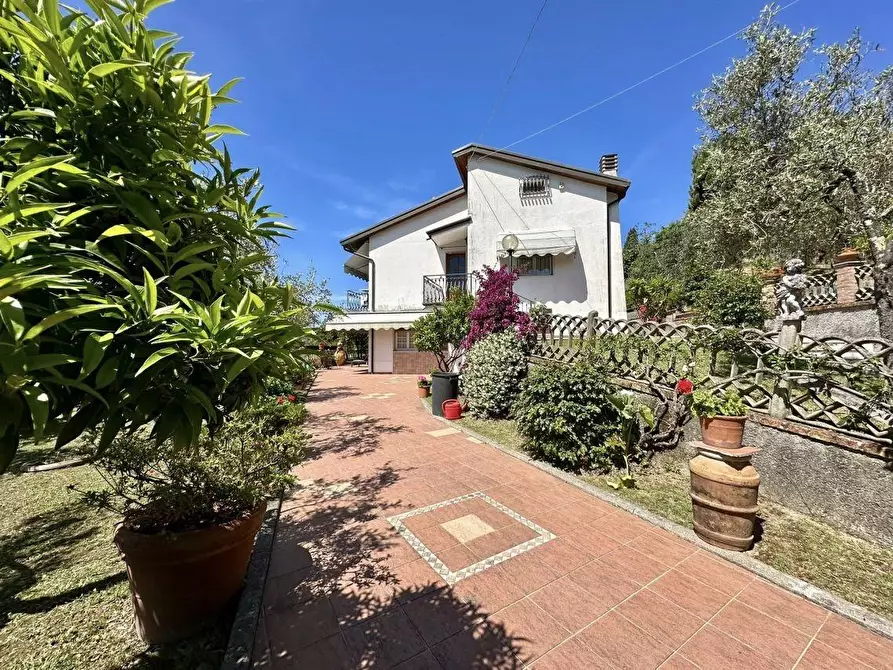 Immagine 5 di Villa in vendita  a Fosdinovo