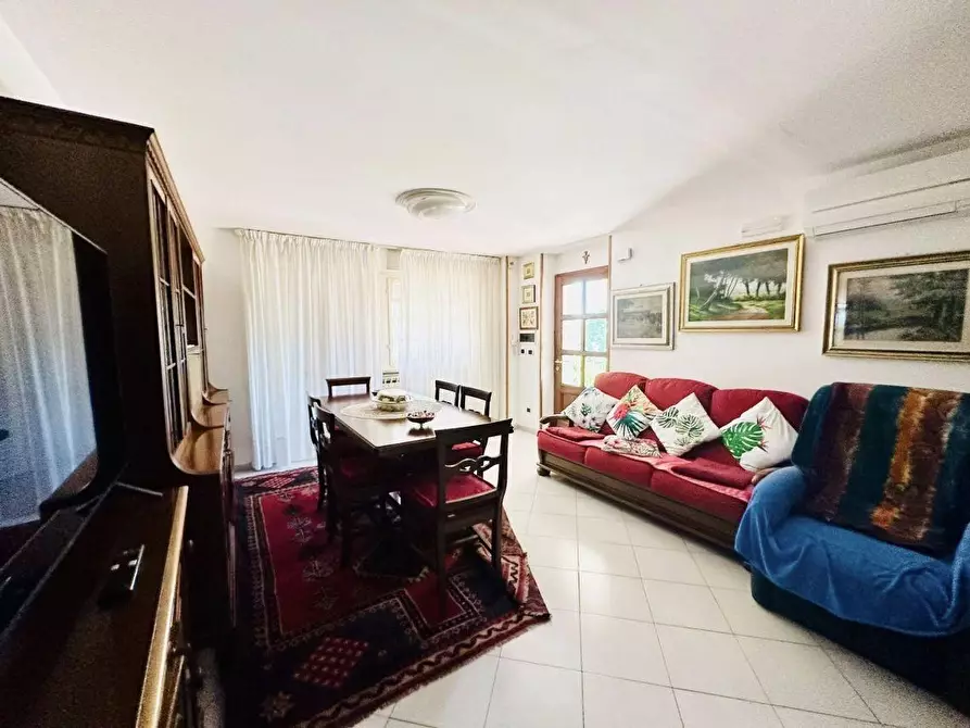 Immagine 31 di Villa in vendita  a Fosdinovo