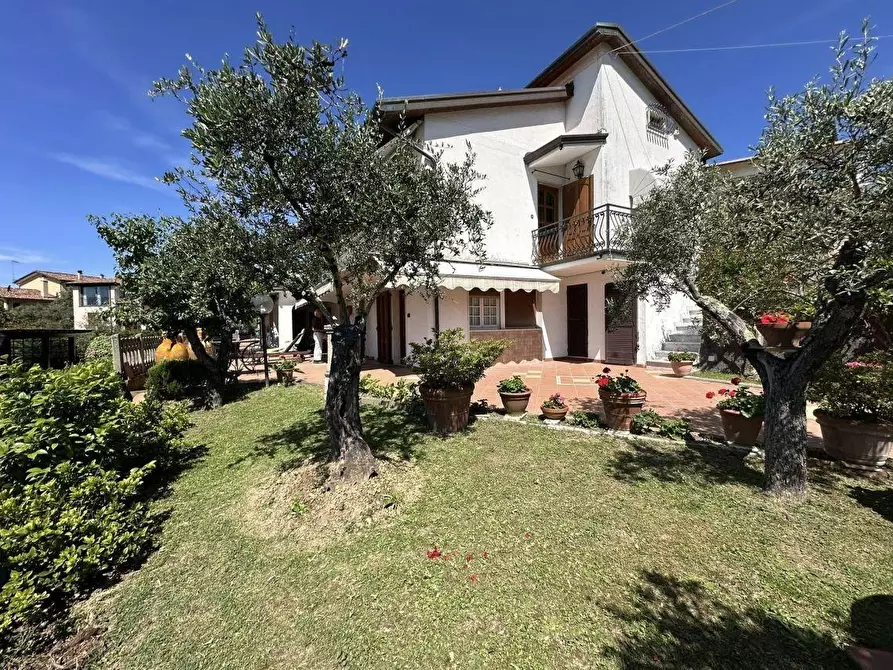 Immagine 50 di Villa in vendita  a Fosdinovo
