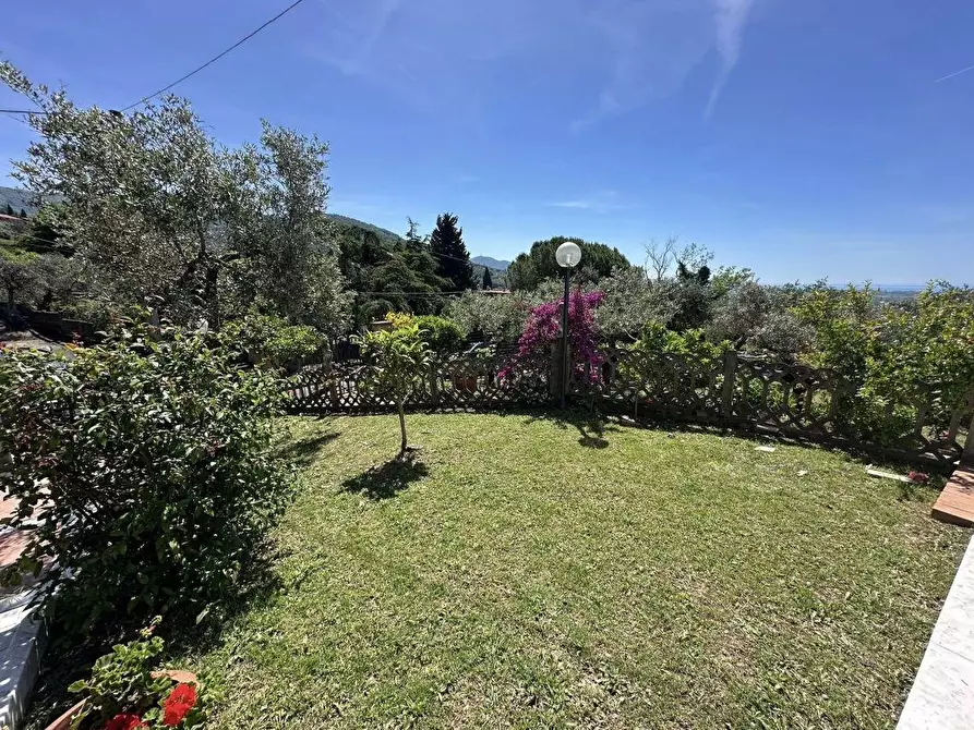 Immagine 16 di Villa in vendita  a Fosdinovo