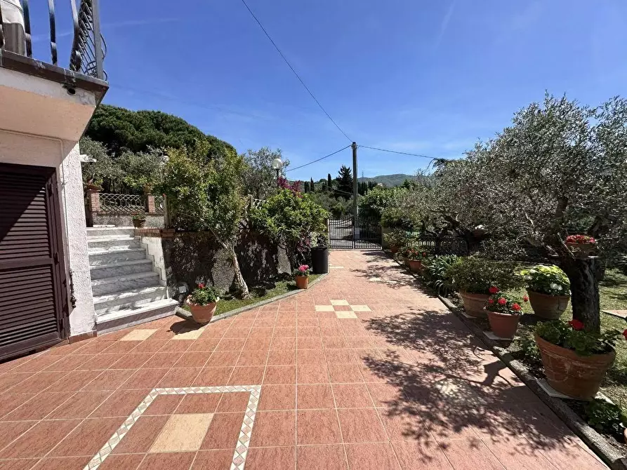 Immagine 15 di Villa in vendita  a Fosdinovo