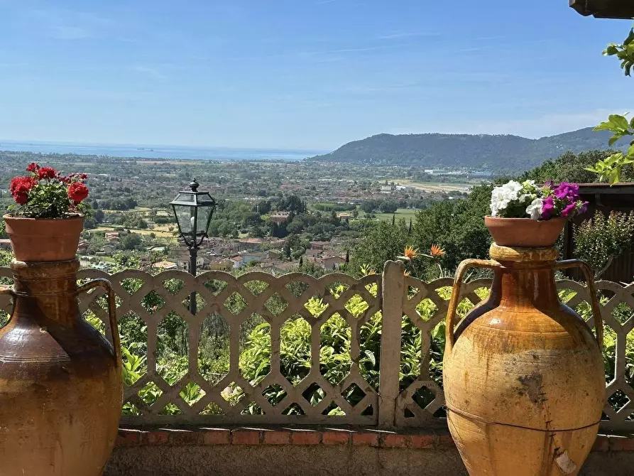 Immagine 12 di Villa in vendita  a Fosdinovo