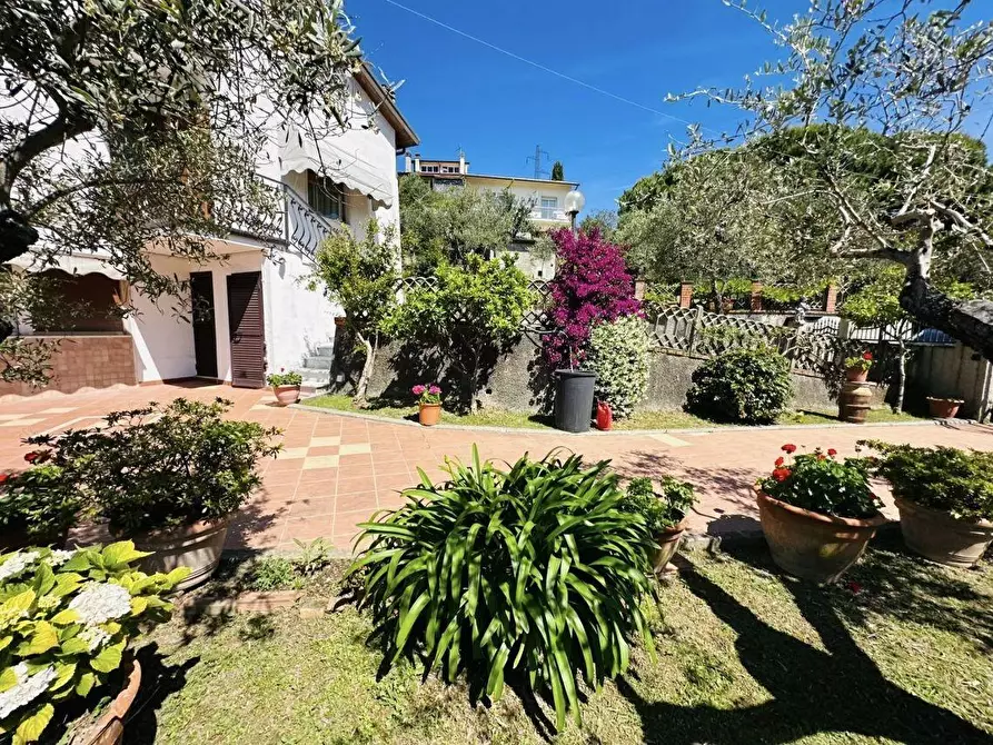 Immagine 6 di Villa in vendita  a Fosdinovo