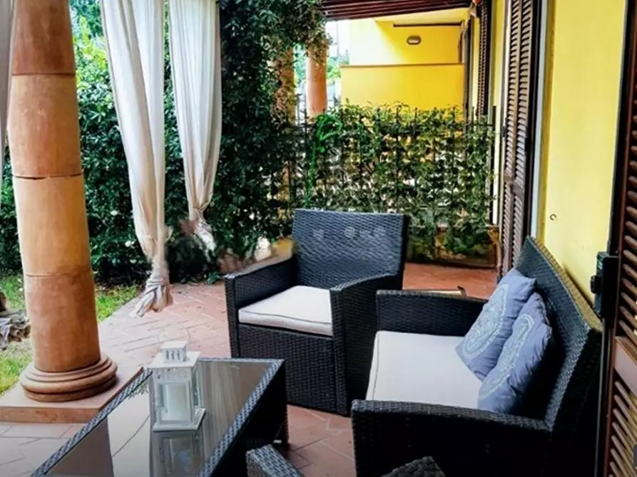 Immagine 2 di Appartamento in vendita  a Massa