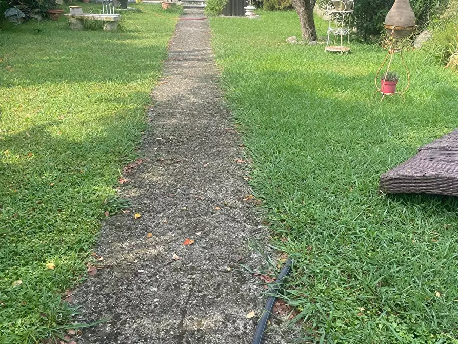 Immagine 22 di Villetta a schiera in vendita  a Carrara